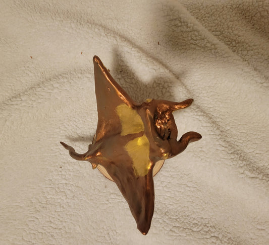 Giant Oceanic Manta Ray (Rusting Bronze & Gold)