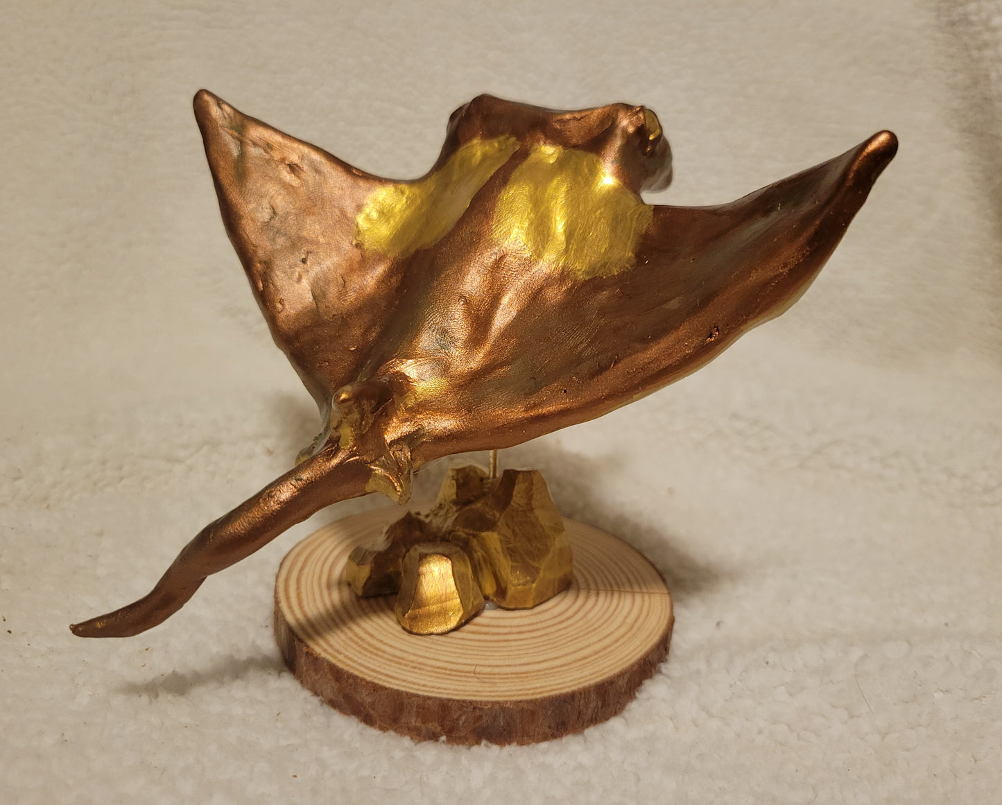 Giant Oceanic Manta Ray (Rusting Bronze & Gold)