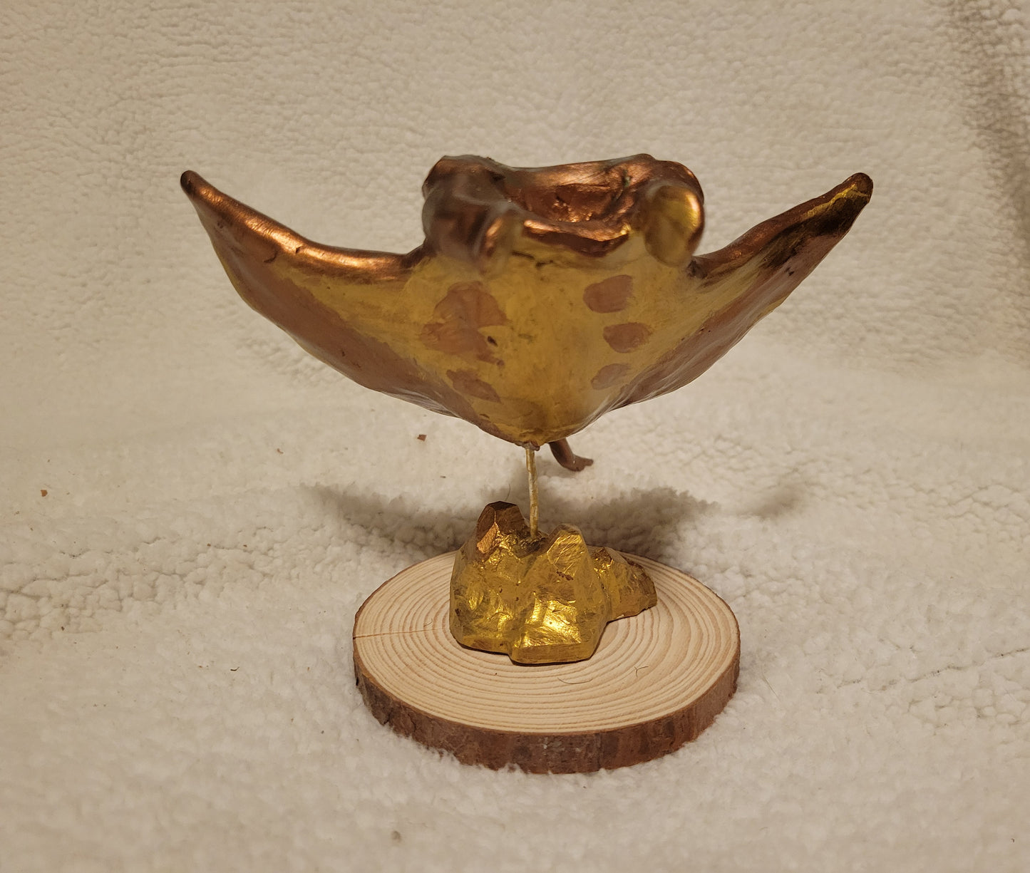 Giant Oceanic Manta Ray (Rusting Bronze & Gold)