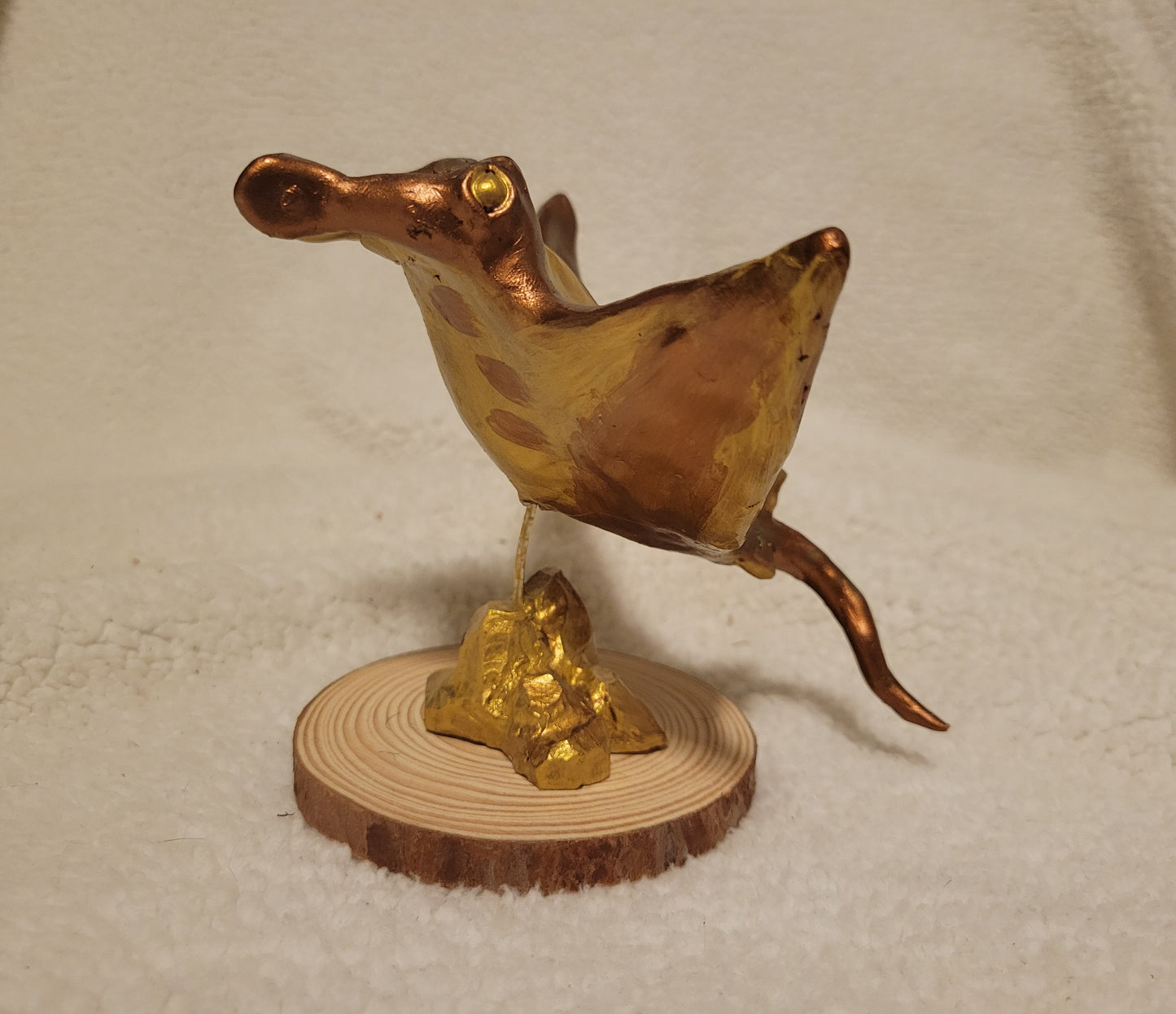Giant Oceanic Manta Ray (Rusting Bronze & Gold)