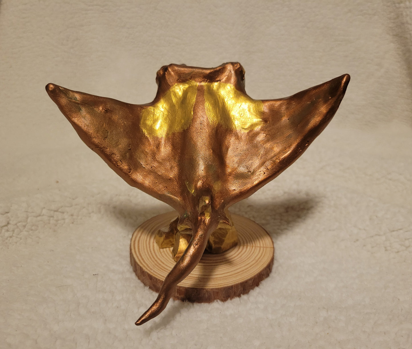 Giant Oceanic Manta Ray (Rusting Bronze & Gold)